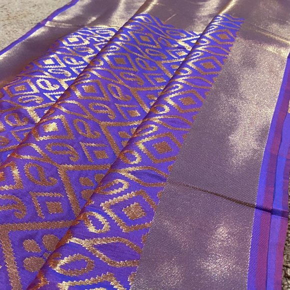 Banarasi silk sari in Purple ( dual toned) - Picture 9 of 10